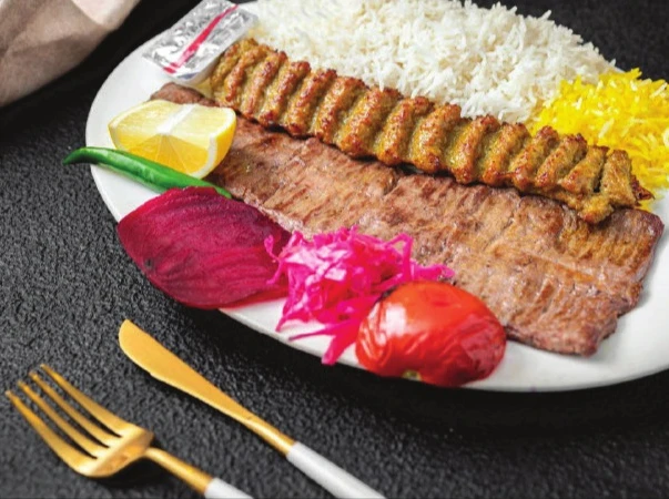 كباب سلطاني مع أرز أو بطاطس