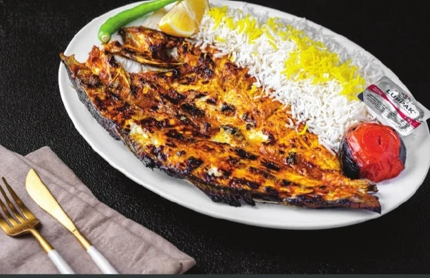 سيباس مشوي مع أرز أو بطاطس