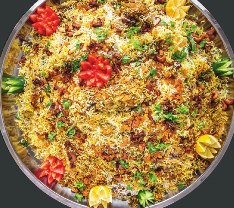 صينية برياني حيدربادي دجاج (12 شخص)
