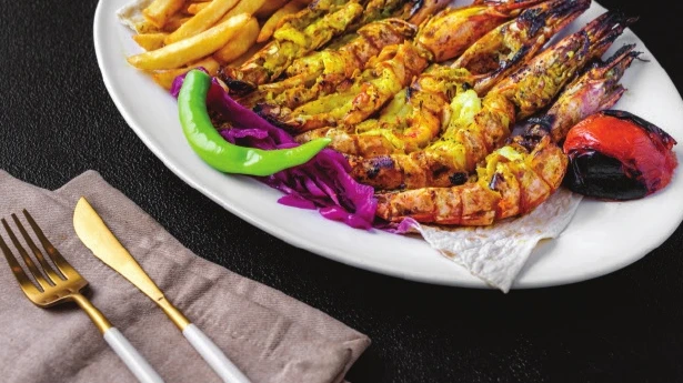 روبيان مشوي مع أرز أو بطاطس