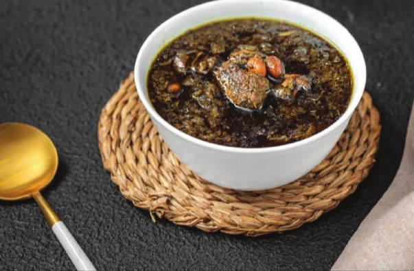 صالونة قورمة سبزي مع أرز أو خبز